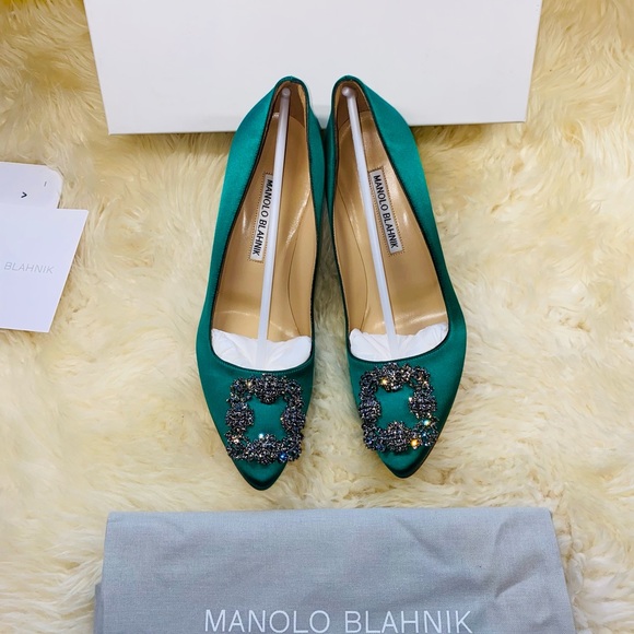 New with box authentic Manolo Blahnik hangisi heels - Picture 14 of 16